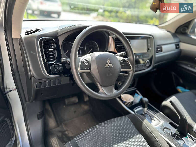 Позашляховик / Кросовер Mitsubishi Outlander 2018 в Львові