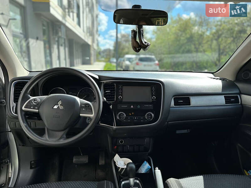 Позашляховик / Кросовер Mitsubishi Outlander 2018 в Львові