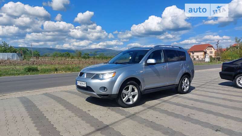 Позашляховик / Кросовер Mitsubishi Outlander 2009 в Іршаві