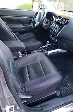 Позашляховик / Кросовер Mitsubishi Outlander 2013 в Чорткові