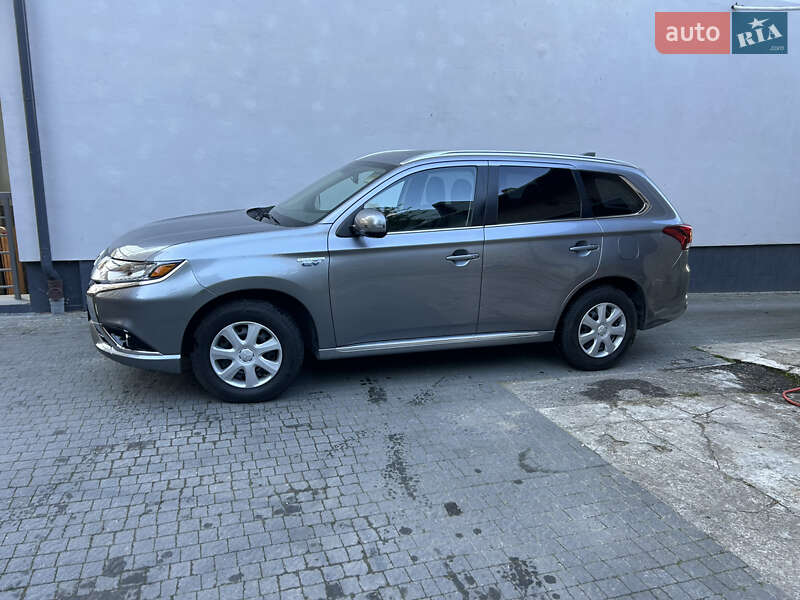 Внедорожник / Кроссовер Mitsubishi Outlander 2018 в Ивано-Франковске
