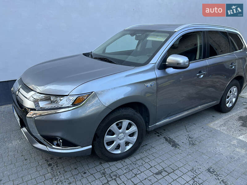 Внедорожник / Кроссовер Mitsubishi Outlander 2018 в Ивано-Франковске