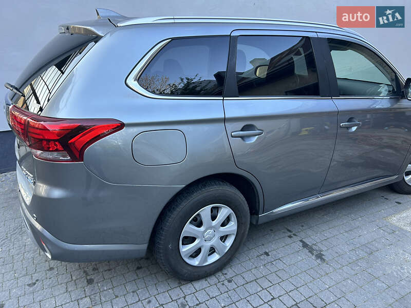Внедорожник / Кроссовер Mitsubishi Outlander 2018 в Ивано-Франковске