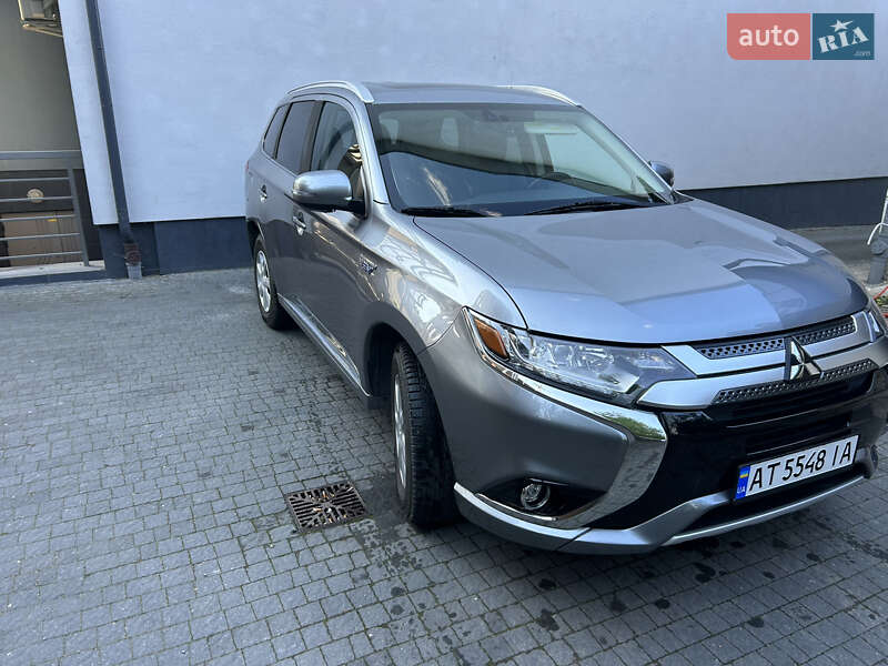 Внедорожник / Кроссовер Mitsubishi Outlander 2018 в Ивано-Франковске