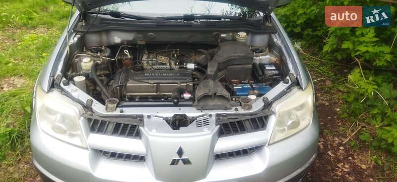 Внедорожник / Кроссовер Mitsubishi Outlander 2005 в Чернигове фото 9 Внедорожник / Кроссовер Mitsubishi Outlander 2005 в Чернигове