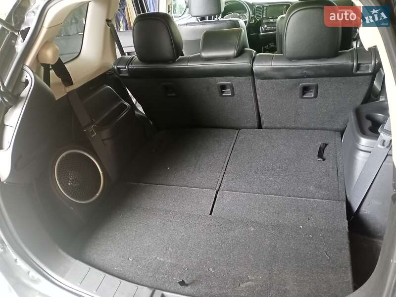 Позашляховик / Кросовер Mitsubishi Outlander 2013 в Львові