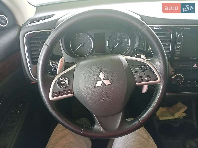Позашляховик / Кросовер Mitsubishi Outlander 2013 в Львові