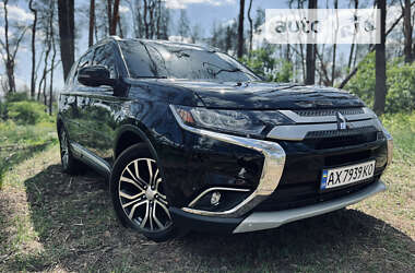 Позашляховик / Кросовер Mitsubishi Outlander 2017 в Харкові