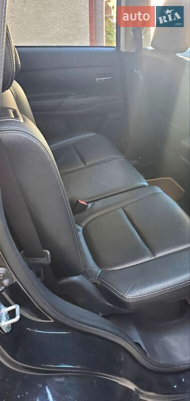 Внедорожник / Кроссовер Mitsubishi Outlander 2013 в Сокале