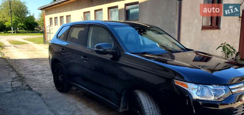 Внедорожник / Кроссовер Mitsubishi Outlander 2013 в Сокале