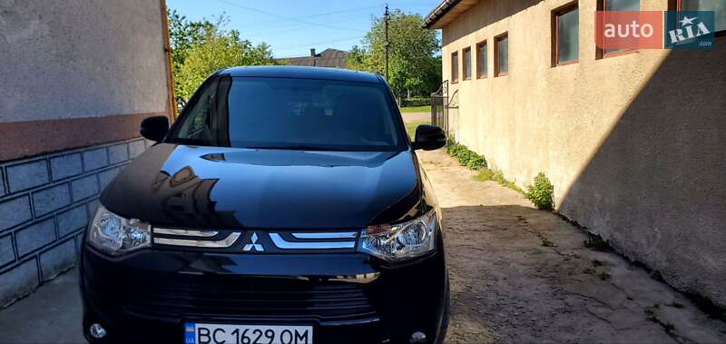 Внедорожник / Кроссовер Mitsubishi Outlander 2013 в Сокале
