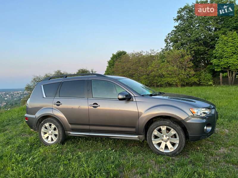 Внедорожник / Кроссовер Mitsubishi Outlander 2011 в Черновцах