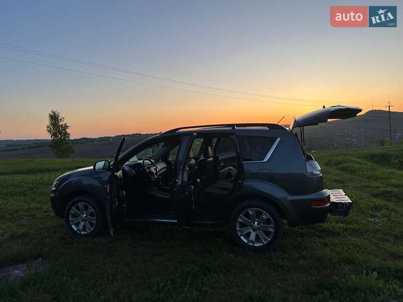 Внедорожник / Кроссовер Mitsubishi Outlander 2011 в Черновцах