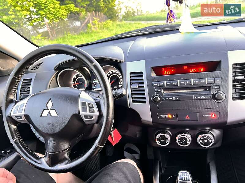 Внедорожник / Кроссовер Mitsubishi Outlander 2011 в Черновцах