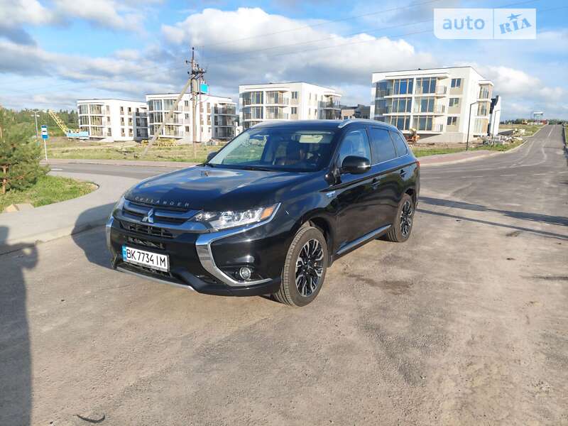 Позашляховик / Кросовер Mitsubishi Outlander 2018 в Рівному