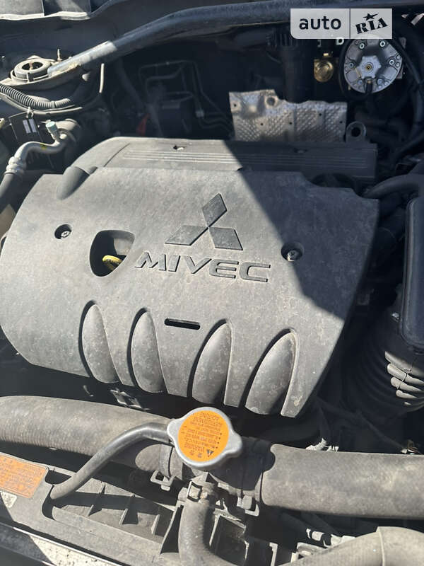 Позашляховик / Кросовер Mitsubishi Outlander 2008 в Звенигородці