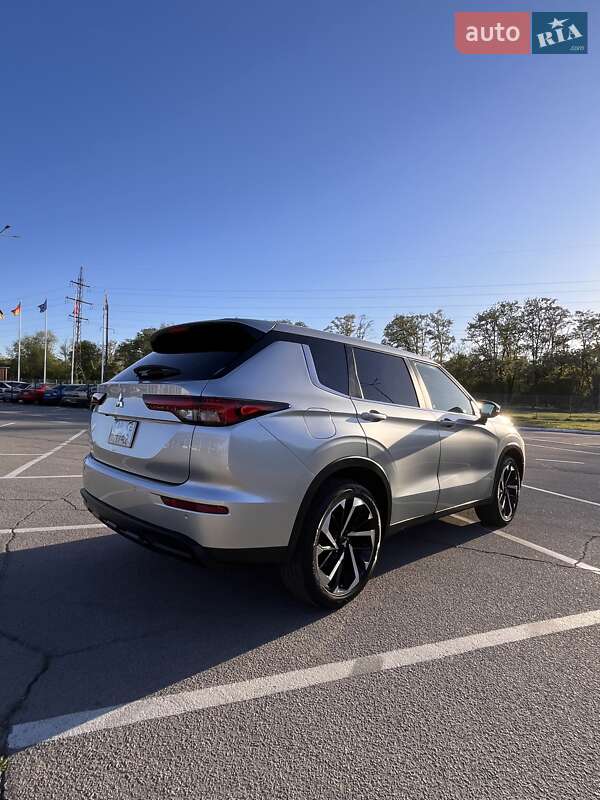 Позашляховик / Кросовер Mitsubishi Outlander 2021 в Запоріжжі