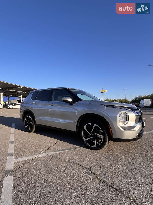 Позашляховик / Кросовер Mitsubishi Outlander 2021 в Запоріжжі