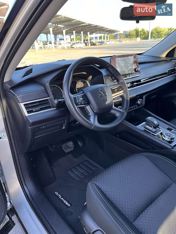 Позашляховик / Кросовер Mitsubishi Outlander 2021 в Запоріжжі