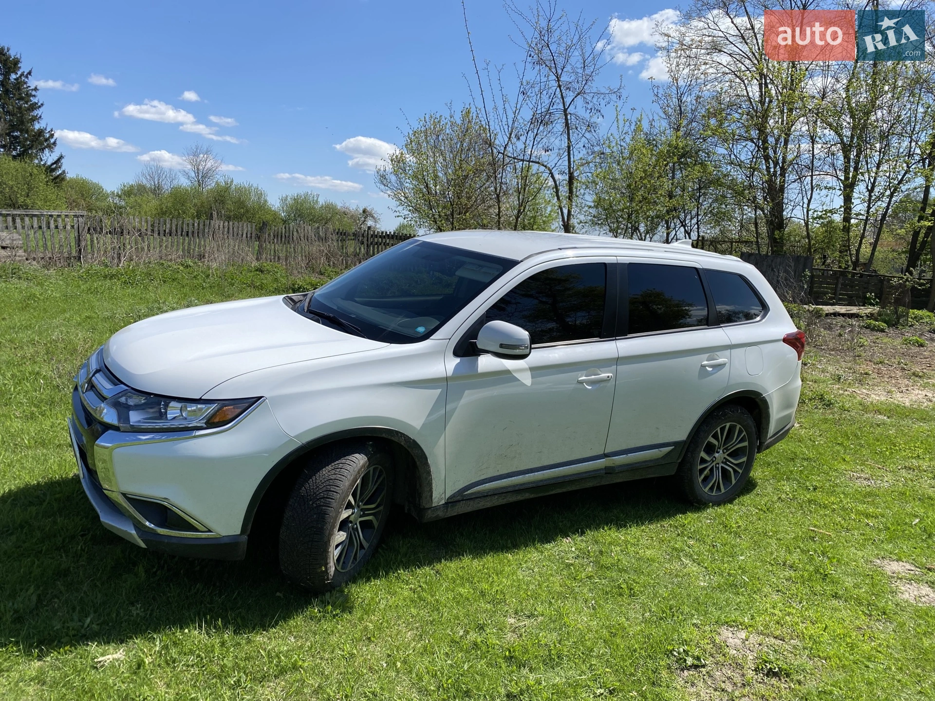 2017 Mitsubishi Outlander - фото 1