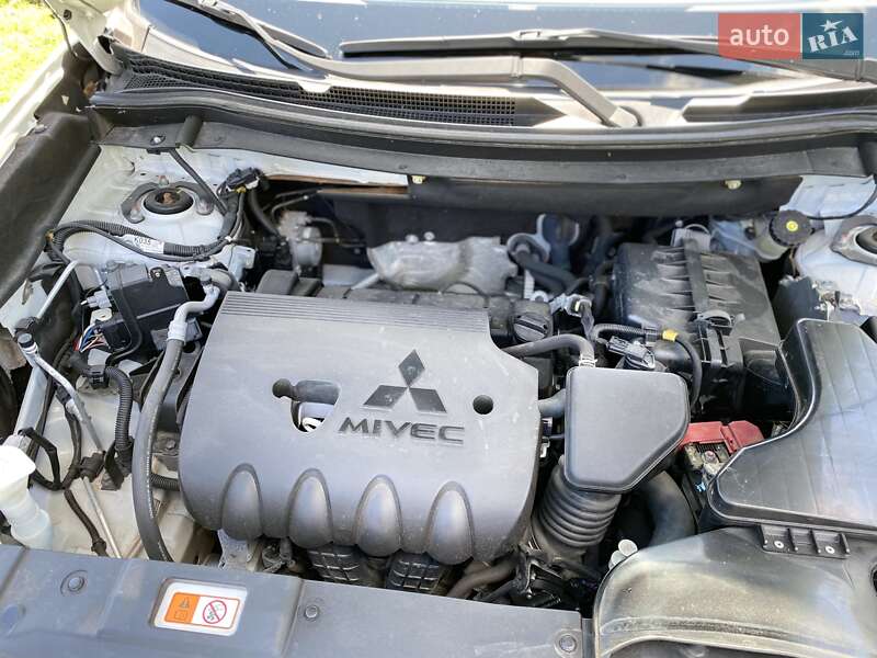 Позашляховик / Кросовер Mitsubishi Outlander 2017 в Чернігові