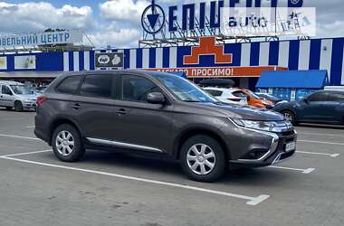 Внедорожник / Кроссовер Mitsubishi Outlander 2021 в Киеве