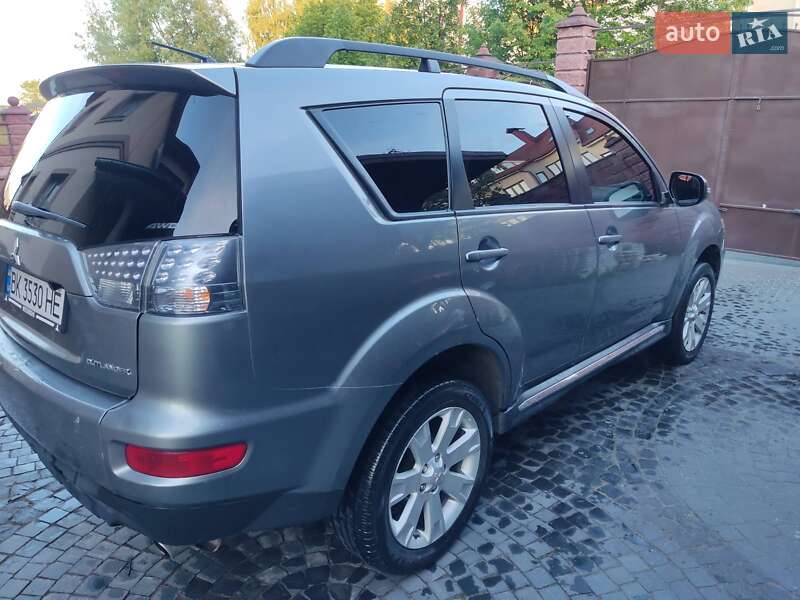Позашляховик / Кросовер Mitsubishi Outlander 2012 в Рівному