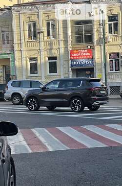 Внедорожник / Кроссовер Mitsubishi Outlander 2021 в Харькове
