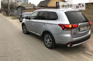 Внедорожник / Кроссовер Mitsubishi Outlander 2016 в Киеве