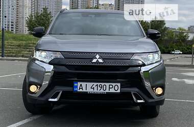 Позашляховик / Кросовер Mitsubishi Outlander 2020 в Києві