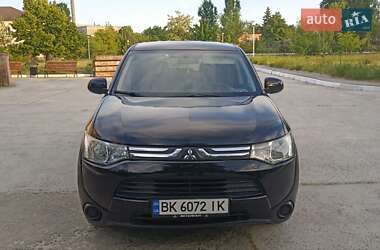 Внедорожник / Кроссовер Mitsubishi Outlander 2013 в Вараше