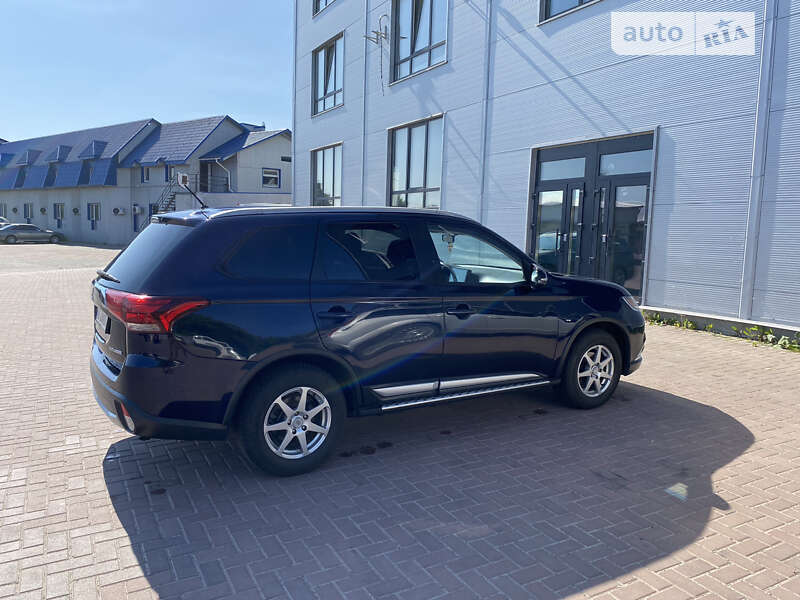 Внедорожник / Кроссовер Mitsubishi Outlander 2016 в Ровно фото 3 Внедорожник / Кроссовер Mitsubishi Outlander 2016 в Ровно