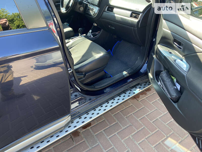 Внедорожник / Кроссовер Mitsubishi Outlander 2016 в Ровно фото 9 Внедорожник / Кроссовер Mitsubishi Outlander 2016 в Ровно