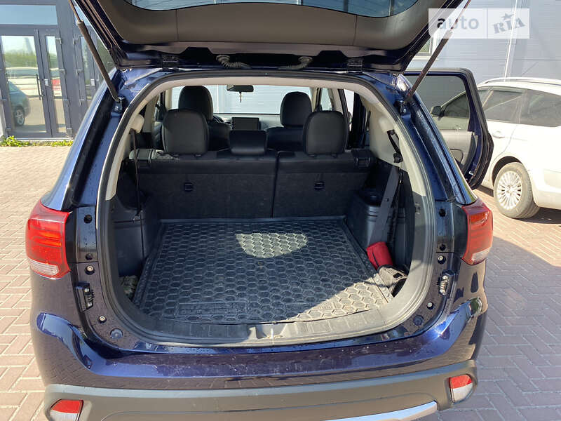 Внедорожник / Кроссовер Mitsubishi Outlander 2016 в Ровно фото 7 Внедорожник / Кроссовер Mitsubishi Outlander 2016 в Ровно