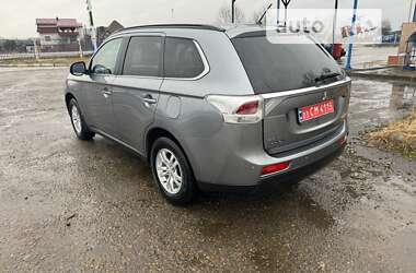 Внедорожник / Кроссовер Mitsubishi Outlander 2012 в Калуше