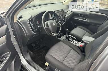 Внедорожник / Кроссовер Mitsubishi Outlander 2012 в Калуше