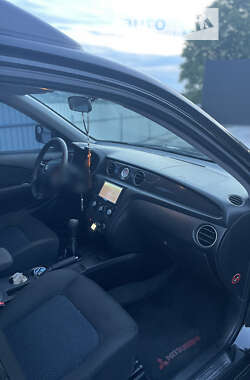 Позашляховик / Кросовер Mitsubishi Outlander 2007 в 