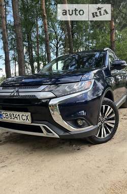 Позашляховик / Кросовер Mitsubishi Outlander 2018 в Києві