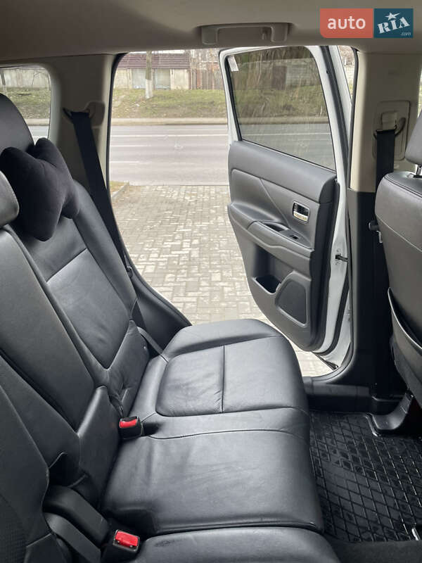 Внедорожник / Кроссовер Mitsubishi Outlander 2017 в Киеве
