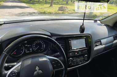 Внедорожник / Кроссовер Mitsubishi Outlander 2013 в Ратным