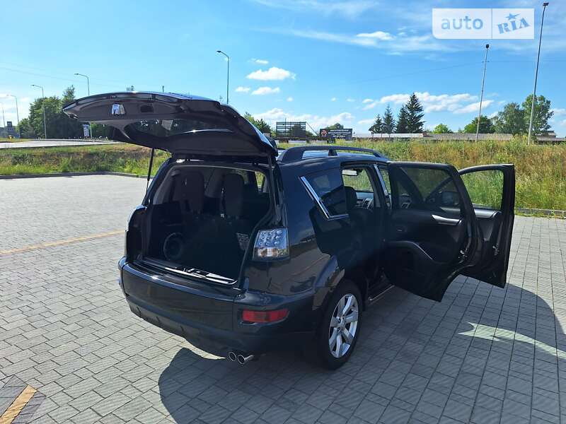 Позашляховик / Кросовер Mitsubishi Outlander 2012 в Стрию