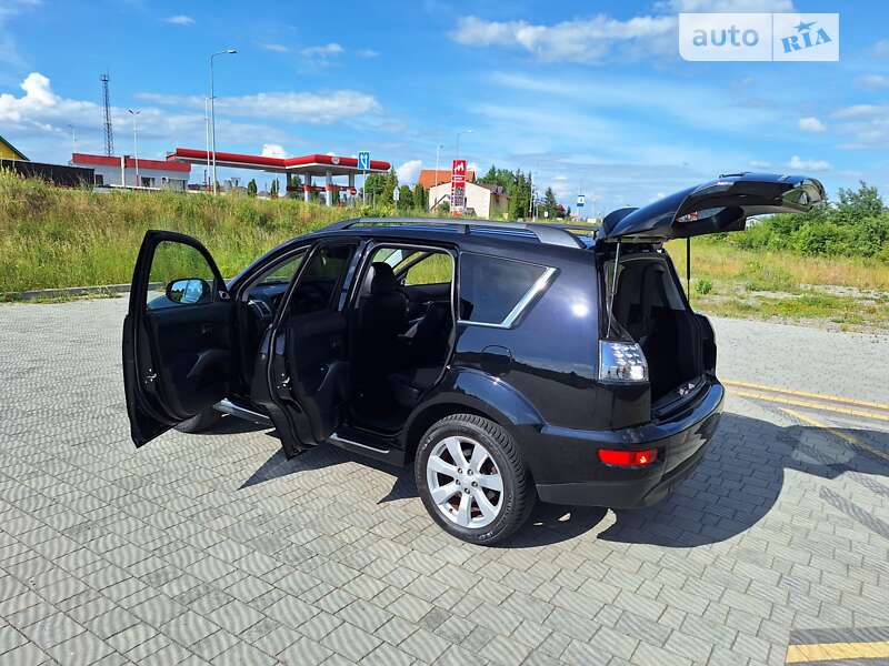 Позашляховик / Кросовер Mitsubishi Outlander 2012 в Стрию