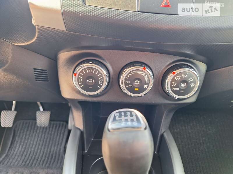 Позашляховик / Кросовер Mitsubishi Outlander 2012 в Стрию