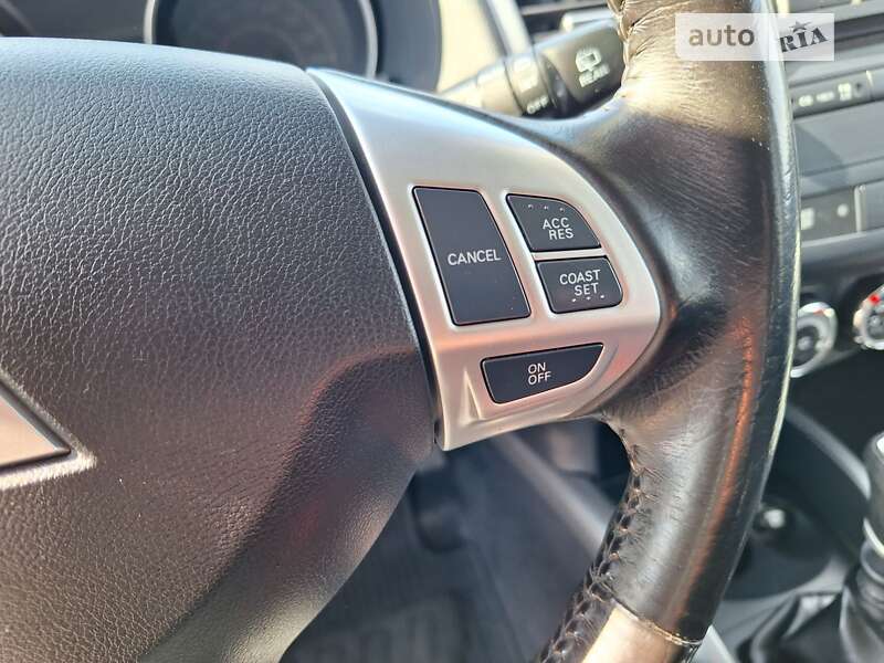 Позашляховик / Кросовер Mitsubishi Outlander 2012 в Стрию