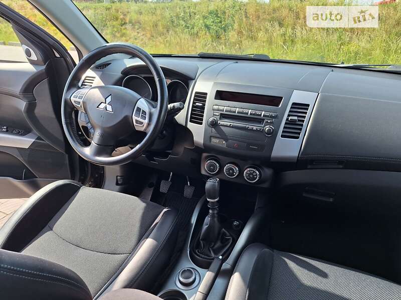 Позашляховик / Кросовер Mitsubishi Outlander 2012 в Стрию