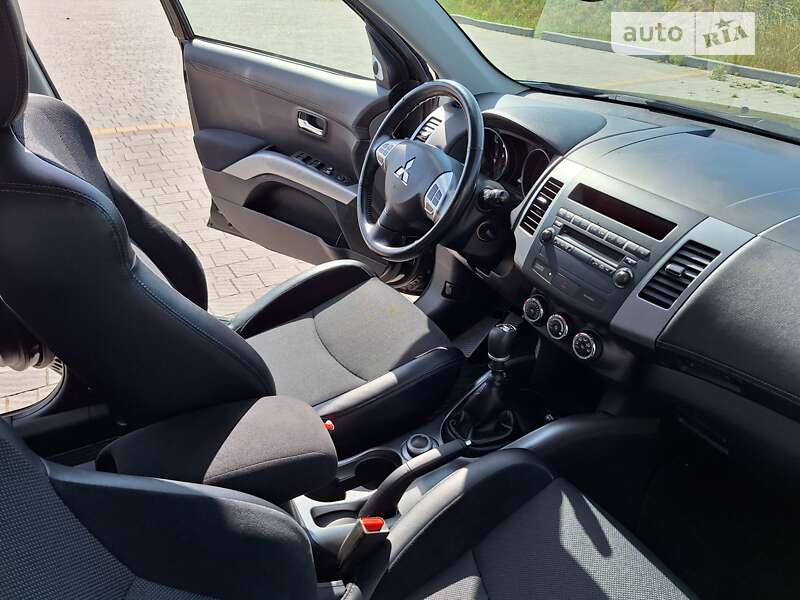 Позашляховик / Кросовер Mitsubishi Outlander 2012 в Стрию