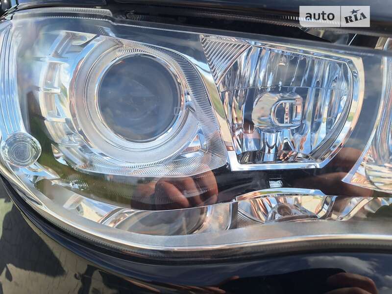 Позашляховик / Кросовер Mitsubishi Outlander 2012 в Стрию