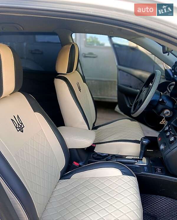 Внедорожник / Кроссовер Mitsubishi Outlander 2006 в Першотравенске