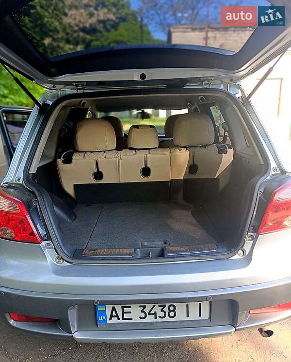 Внедорожник / Кроссовер Mitsubishi Outlander 2006 в Першотравенске