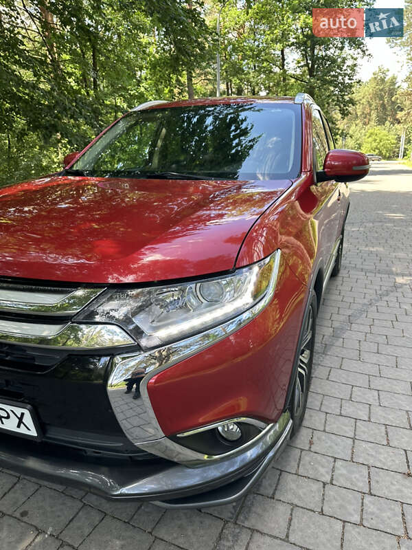 Внедорожник / Кроссовер Mitsubishi Outlander 2018 в Львове